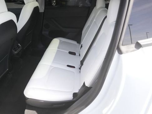 Used 2022 Tesla Model Y Long Range image 12