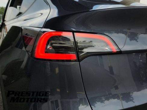 Used 2023 Tesla Model Y Long Range AWD/4WD image 32