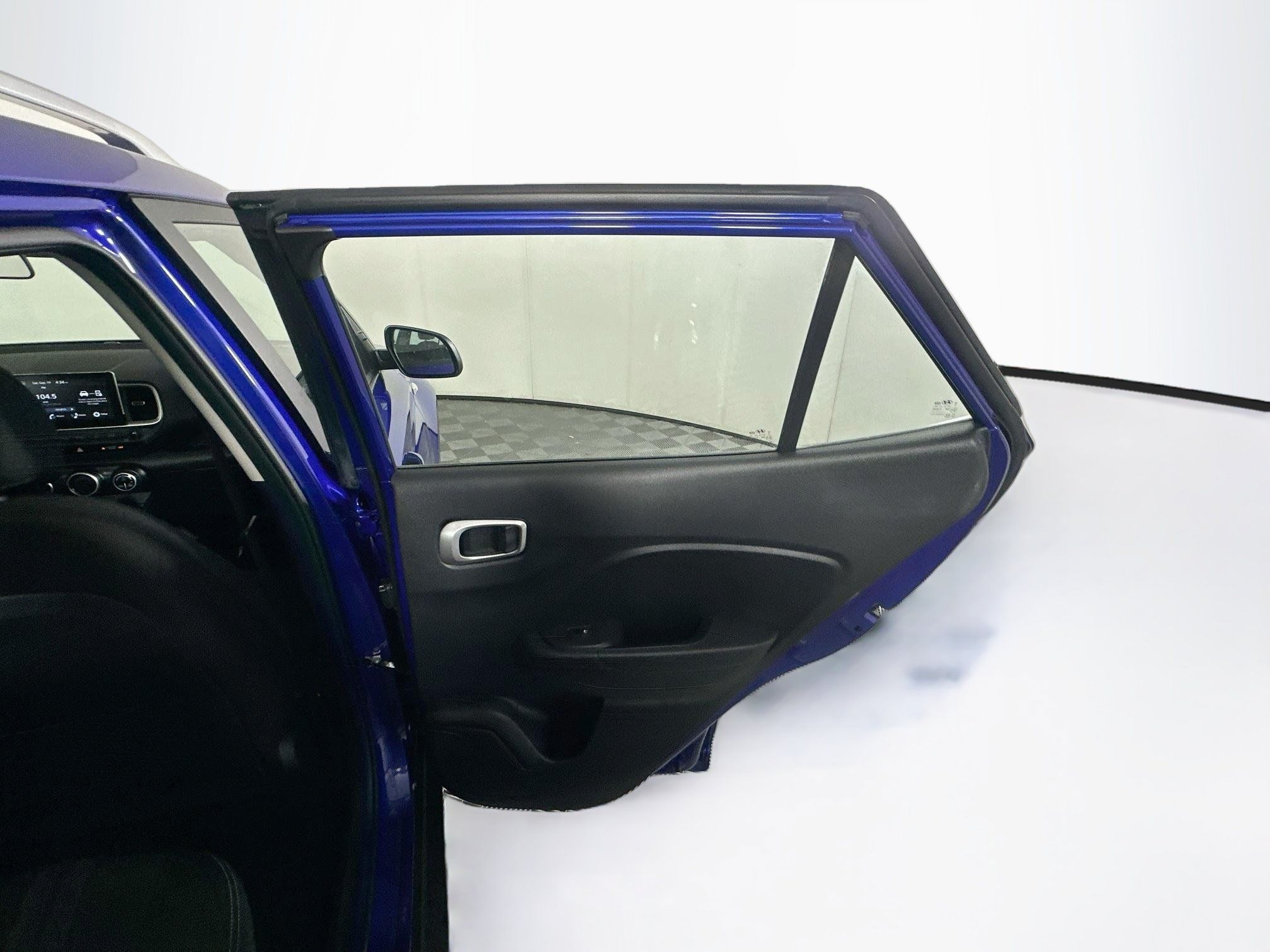 Used 2025 Hyundai Venue SEL FWD image 28