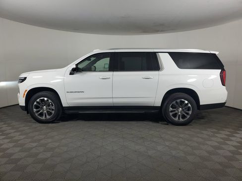 Used 2025 Chevrolet Suburban LS image 7
