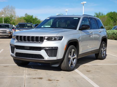 New 2026 Jeep Grand Cherokee Limited AWD/4WD image 2