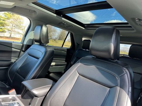 Certified 2022 Ford Explorer XLT w/ Equipment Group 202A image 17