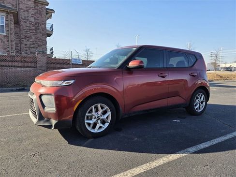 Used 2020 Kia Soul S image 3