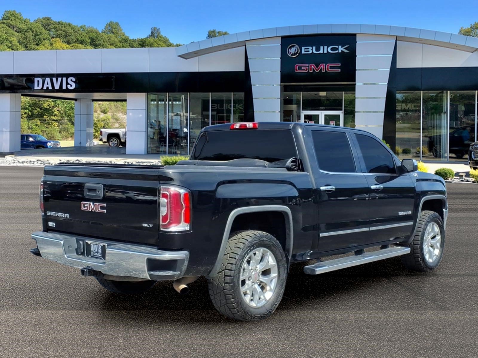Used 2018 GMC Sierra 1500 SLT w/ SLT Premium Package AWD/4WD image 6