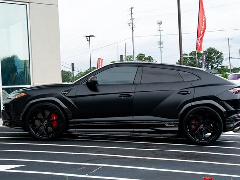 Used 2024 Lamborghini Urus Performante AWD/4WD image 24