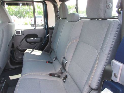Used 2025 Jeep Gladiator Sport AWD/4WD image 20