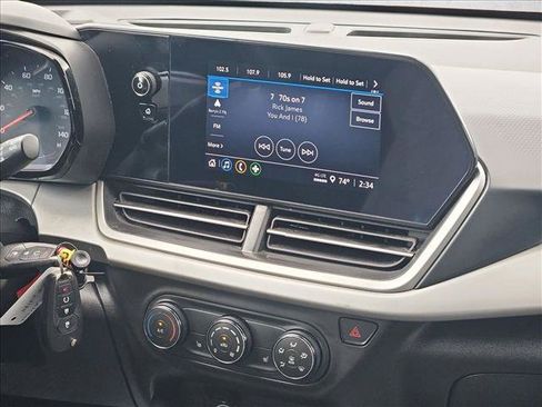 Used 2024 Chevrolet Trax LS w/ LS Convenience Package FWD image 20