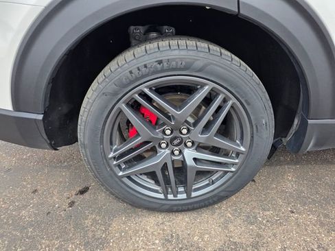 Used 2025 Ford Explorer ST image 9