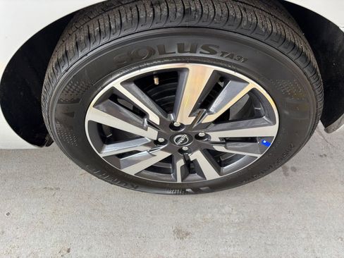 Used 2025 Nissan Versa SV image 30