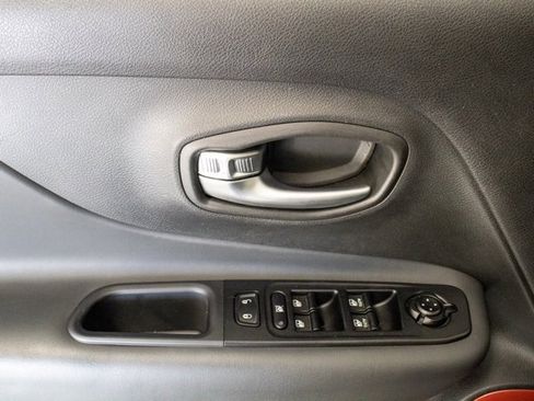 Certified 2022 Jeep Renegade Trailhawk w/ Trailer Tow Group image 11