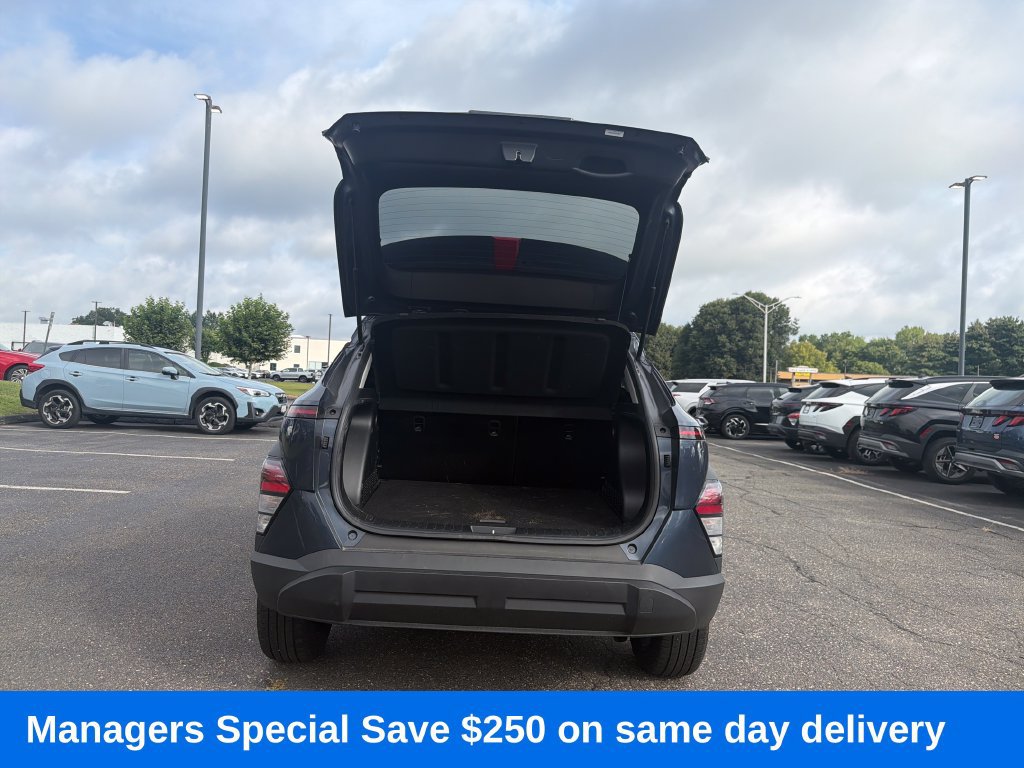 Used 2025 Hyundai Kona SEL AWD/4WD image 24
