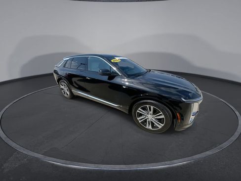 Used 2024 Cadillac Lyriq Luxury RWD image 2