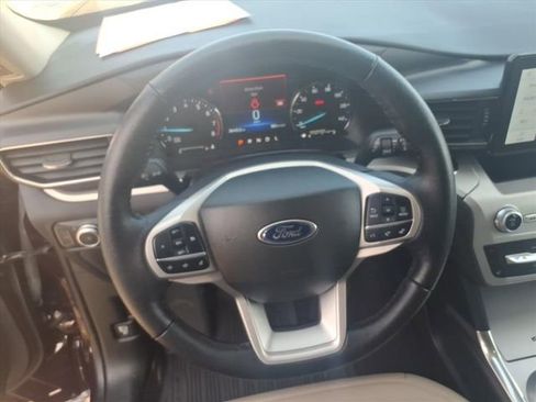 Certified 2022 Ford Explorer XLT w/ Equipment Group 202A image 18