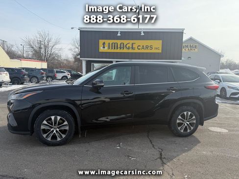 Used 2023 Toyota Highlander XLE image 1