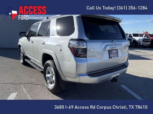 Used 2022 Toyota 4Runner SR5 AWD/4WD image 4