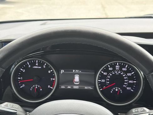 Used 2024 Kia Carnival EX FWD image 20