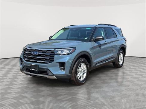 Used 2025 Ford Explorer Active image 3