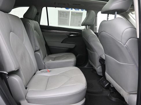 Used 2023 Toyota Highlander Platinum AWD/4WD image 10