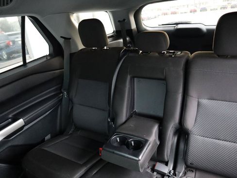 Used 2023 Ford Explorer XLT AWD/4WD image 48