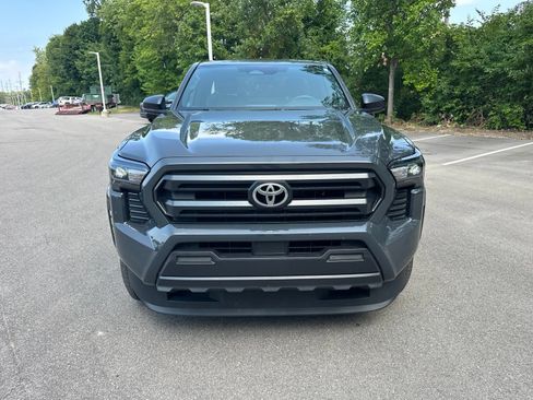 Used 2025 Toyota Tacoma SR AWD/4WD image 2