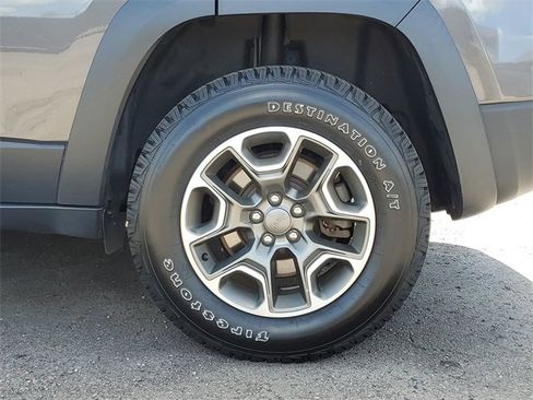 Used 2020 Jeep Cherokee Trailhawk w/ Cold Weather Group image 27