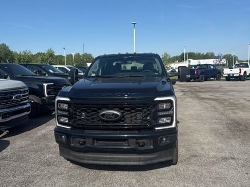 Used 2025 Ford F250 XLT w/ Black Appearance Package AWD/4WD image 2