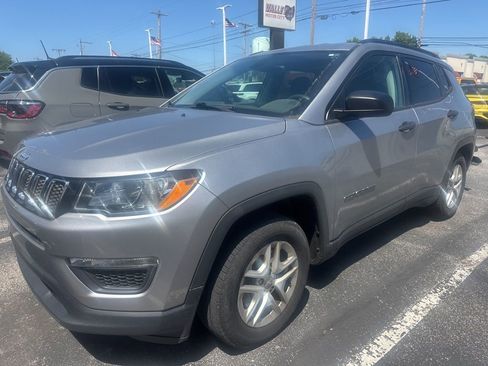 Used 2018 Jeep Compass Sport FWD image 2