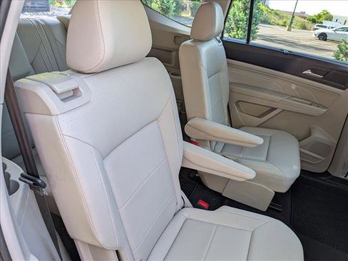 Used 2023 Volkswagen Atlas SE w/ Panoramic Sunroof Package FWD image 17