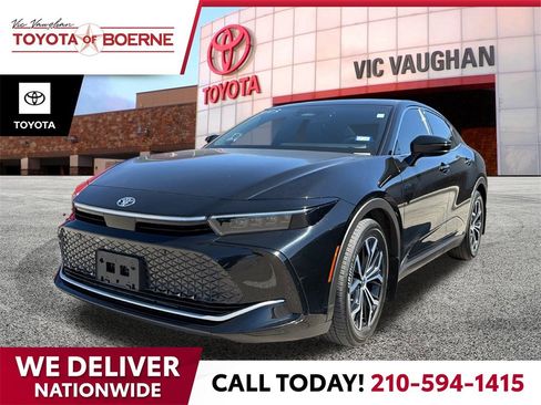 Used 2024 Toyota Crown Limited image 1