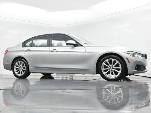 Used 2018 BMW 320i xDrive Sedan w/ Convenience Package AWD/4WD image 40