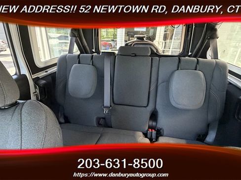 Used 2024 Jeep Wrangler Unlimited w/ Convenience Group AWD/4WD image 19
