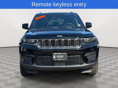 Used 2025 Jeep Grand Cherokee Laredo X w/ Luxury Tech Group I AWD/4WD image 2
