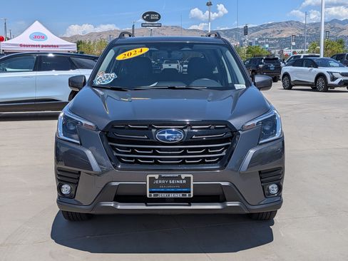 Used 2024 Subaru Forester Premium AWD/4WD image 9
