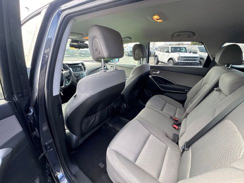 Used 2017 Hyundai Santa Fe SE FWD image 12