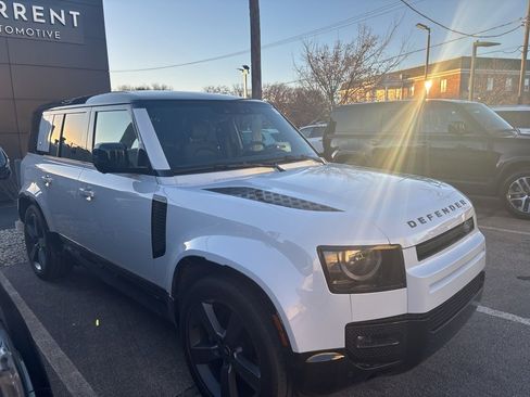 Used 2023 Land Rover Defender 110 image 6