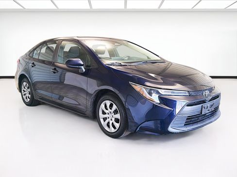 Used 2024 Toyota Corolla LE image 3