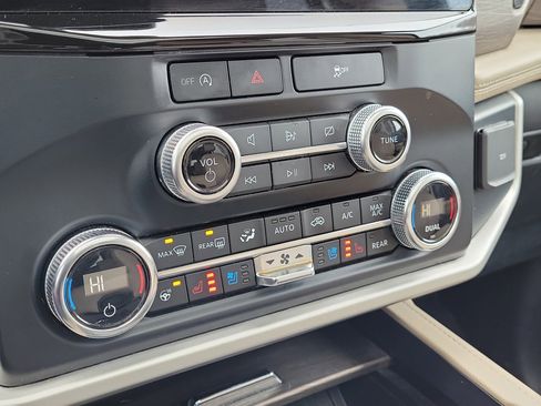 Certified 2024 Ford Expedition Limited image 30