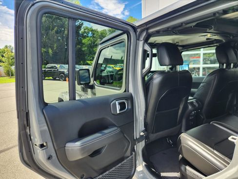 Used 2023 Jeep Wrangler Unlimited Sahara image 36