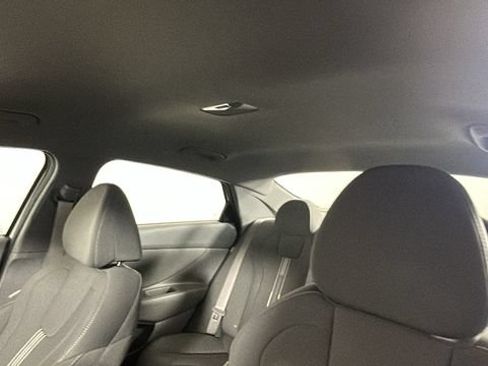 Certified 2025 Hyundai Elantra SEL FWD image 12