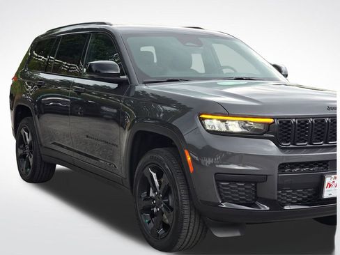 New 2025 Jeep Grand Cherokee L Altitude image 39