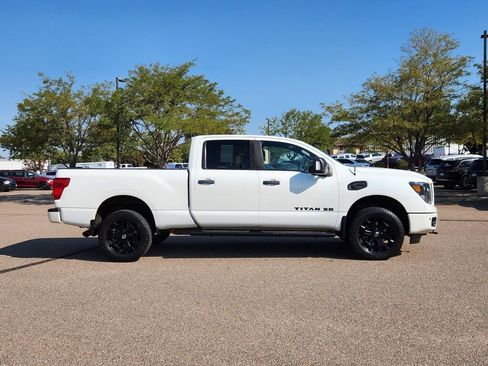 Used 2019 Nissan Titan SV w/ SV Convenience Package image 2