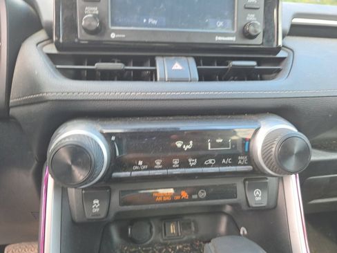 Used 2020 Toyota RAV4 LE w/ All Weather Liner Package AWD/4WD image 18