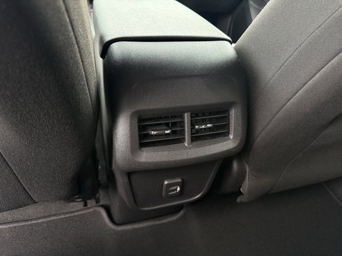 Used 2023 Chevrolet Equinox LT image 25