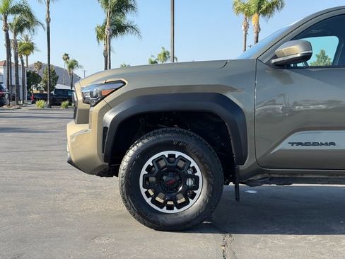 Used 2024 Toyota Tacoma TRD Off-Road w/ TRD Off Road Upgrade Package AWD/4WD image 23