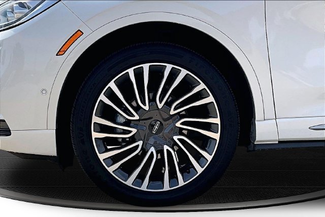 Used 2022 Lincoln Corsair Reserve w/ Equipment Group 201A AWD/4WD image 34