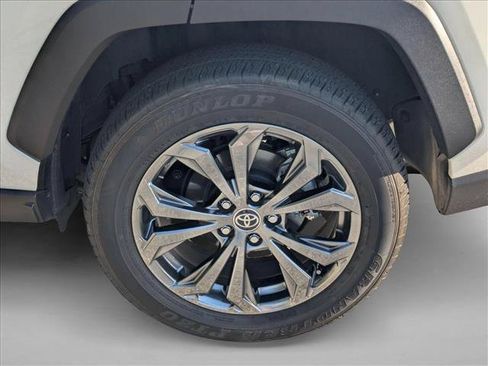 Used 2022 Toyota RAV4 XLE Premium AWD/4WD image 8