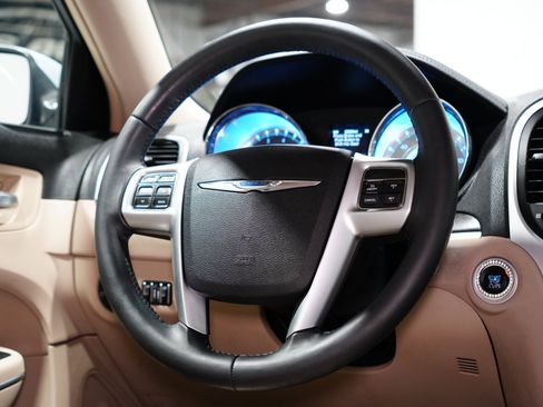 Used 2013 Chrysler 300 w/ Driver Convenience Group image 13