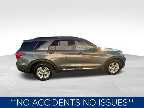 Used 2022 Ford Explorer XLT image 3