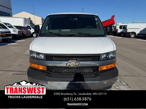 Used 2017 Chevrolet Express 3500 image 17