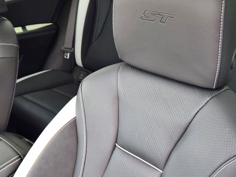 New 2025 Buick Envision Sport Touring image 16